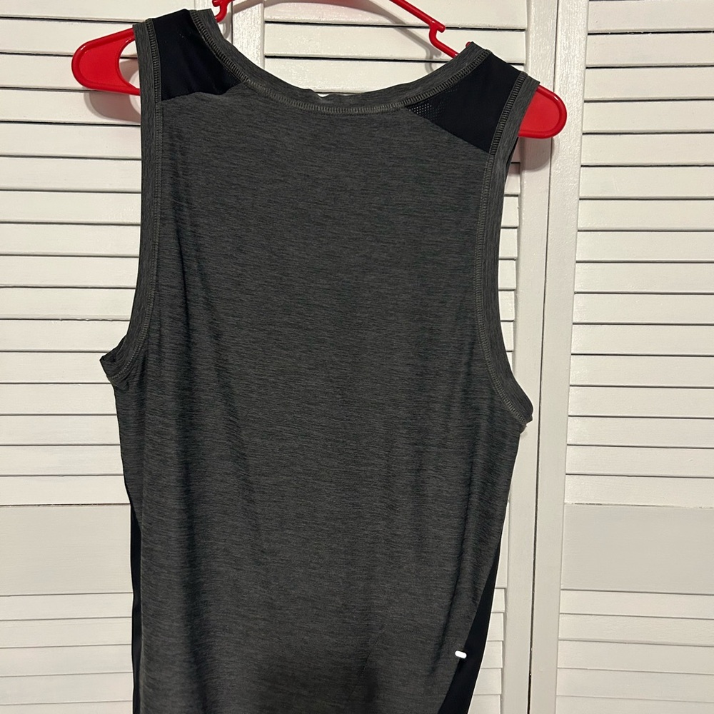 Men’s Reebok tank - Picture 2 of 2